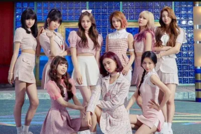 NiziU ปล่อยทีเซอร์ใหม่สำหรับมินิอัลบั้ม 'Sour Grapes'
